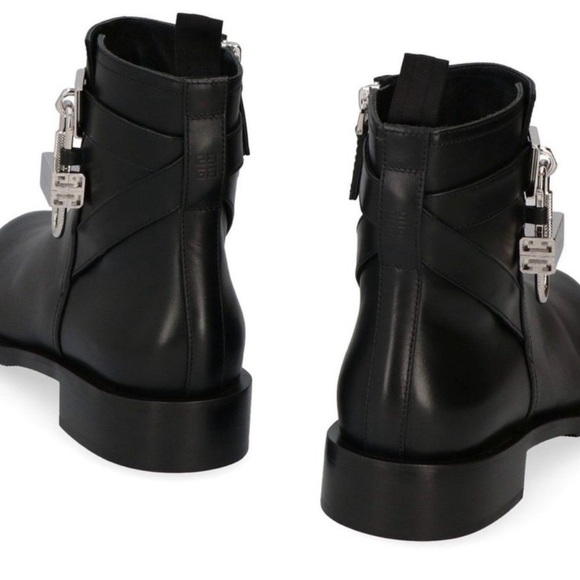 GIVENCHY LEATHER METAL LOGO LOCK
ANKLE BOOTS BOOTIES STACKED HEEL NEW
SIZE 6 - Picture 15 of 16